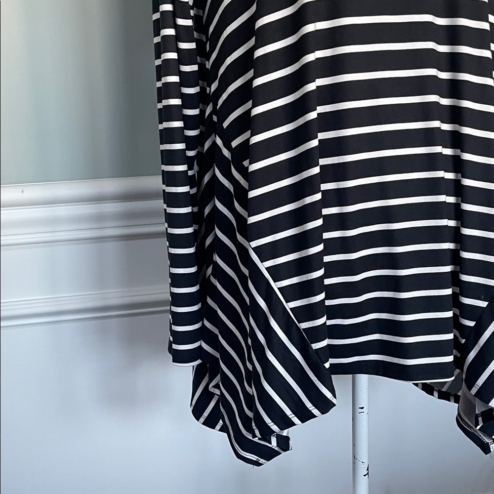 💥🆕💥DOUBLJU Black & White Striped Long-Sleeve Top Size Large - Picture 4 of 9
